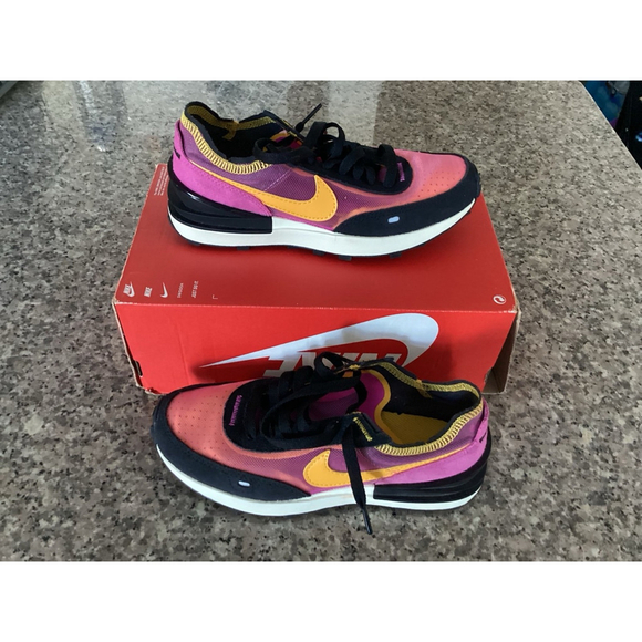 Nike Women’s Nike Waffle One Size 5.5 Color: Fuchsia / Gold - Picture 3 of 11